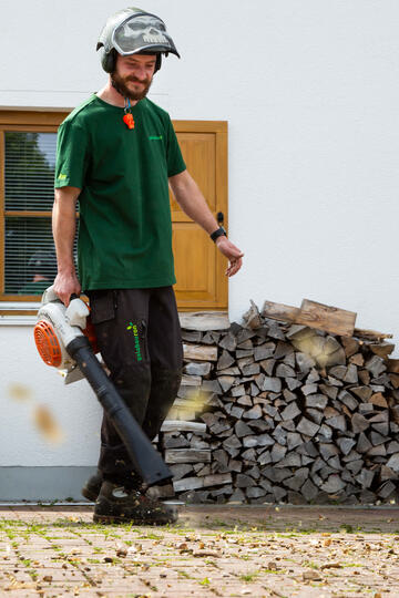 Laubreinigung Ron Felix Tietz